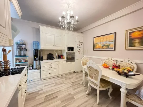 Tirane, shitet apartament 3+1 Kati 4, 152 m² 320.000 € (zogu i zi)