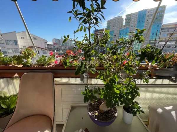Tirane, jepet me qera apartament 2+1 Kati 3, 69 m² 800 € (rruga e durresit)