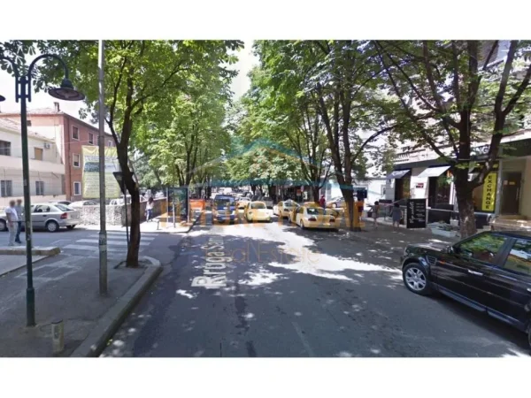 Tirane, jepet me qera Kati 1, 90 m² 2.200 € (BLLOK)