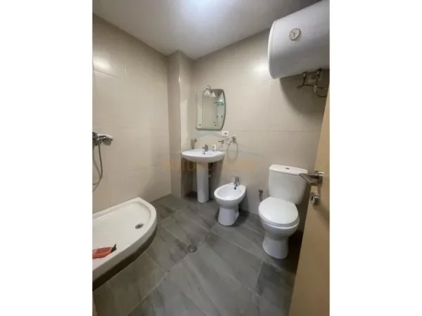 Tirane, jepet me qera apartament 2+1 Kati 4, 86 m² 700 € (Kopshti Zoologjik)