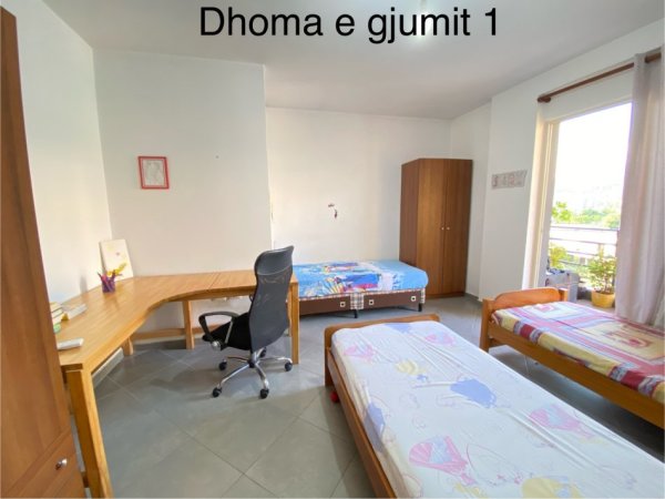 Tirane, jepet me qera apartament 2+1+Ballkon Kati 4, 110 m² 400 € (Aleksander Konda)