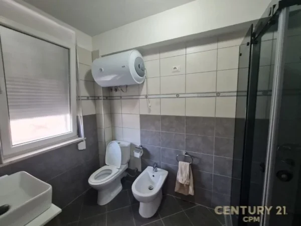 Tirane, jap me qera apartament 2+1+2+POST PARKIMI , 127 m² 700 € (Kopshti Botanik)