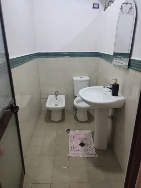 Tirane, jepet me qera apartament 3+1 Kati 5, 130 m² 800 € (Komuna e Parisit)