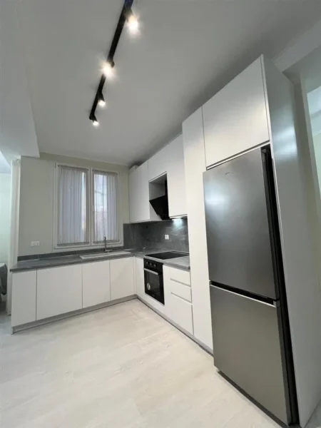 Tirane, jepet me qera apartament 2+1+Ballkon Kati 5, 103 m² 750 € (River Residence)