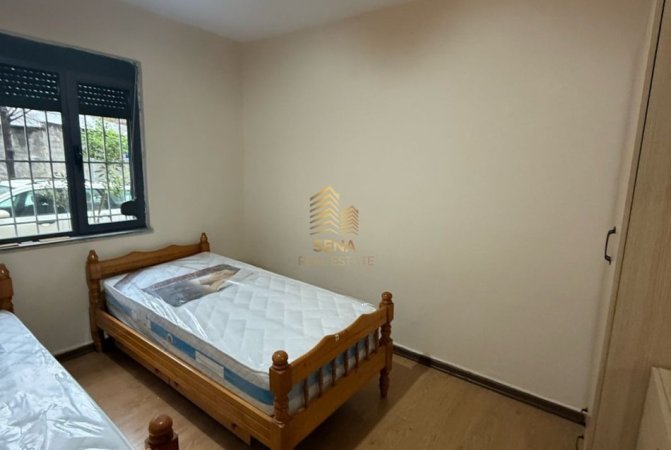 Tirane, jepet me qera apartament 2+1 Kati 1, 74 m² 550 € (Rruga Hysen Gjura)