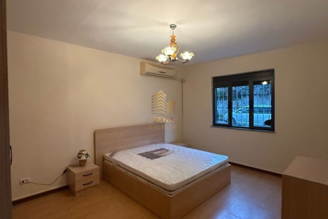 Tirane, jepet me qera apartament 2+1 Kati 1, 74 m² 550 € (Rruga Hysen Gjura)