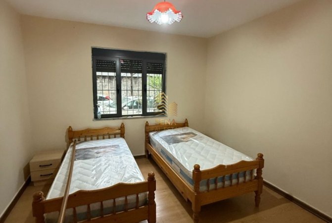 Tirane, jepet me qera apartament 2+1 Kati 1, 74 m² 550 € (Rruga Hysen Gjura)