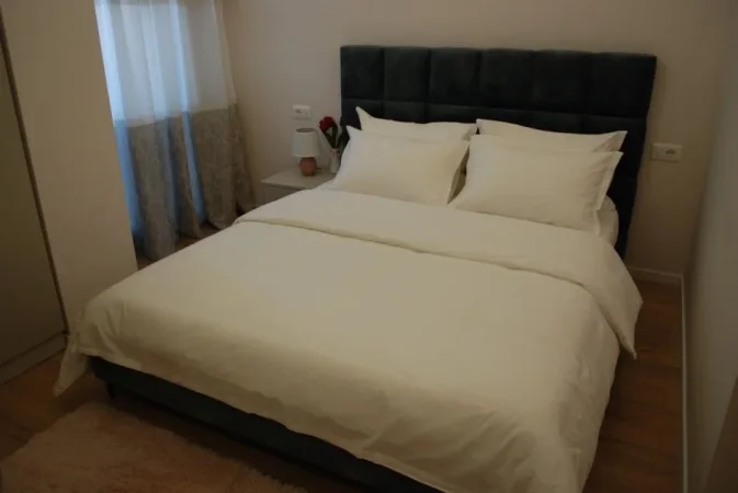 Tirane, jepet me qera apartament 1+1 Kati 5, 70 m² 1.500 € (Rruga e Kosovareve)