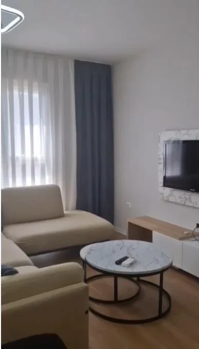 Tirane, jepet me qera apartament 1+1+Ballkon Kati 4, 73 m² 650 € (Don Bosko)