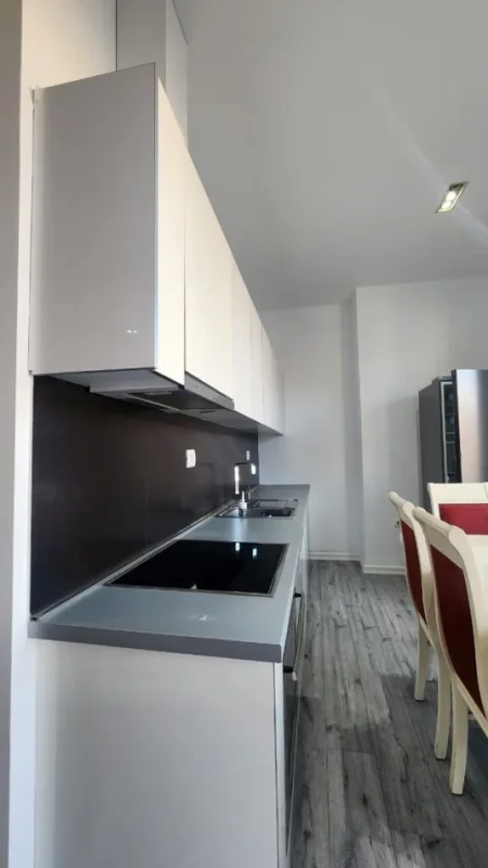 Tirane, jepet me qera apartament 2+1+Aneks+Ballkon Kati 7, 80 m² 900 € (kompleksi delijorgji)