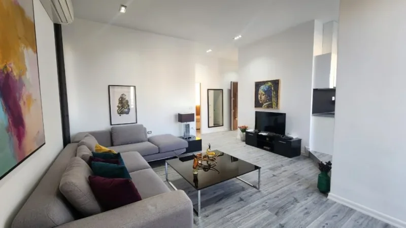 Tirane, jepet me qera apartament 2+1+Aneks+Ballkon Kati 7, 80 m² 900 € (kompleksi delijorgji)