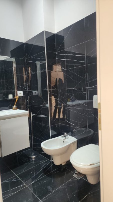 Tirane, jepet me qera apartament 2+1+Aneks+Ballkon Kati 7, 80 m² 900 € (kompleksi delijorgji)