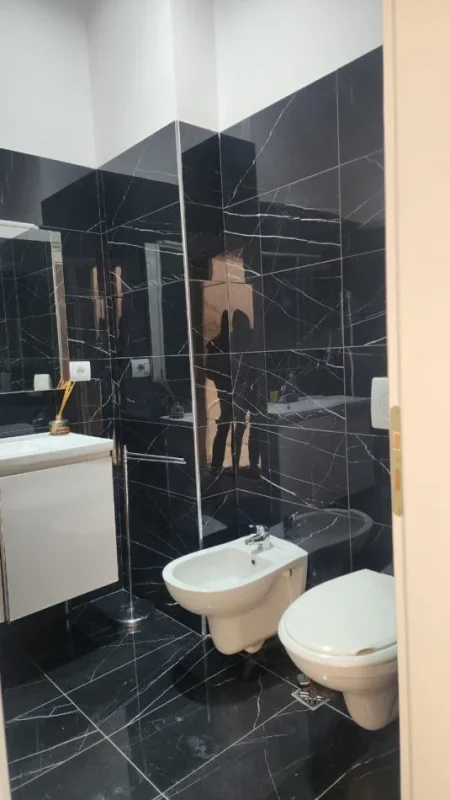 Tirane, jepet me qera apartament 2+1+Aneks+Ballkon Kati 7, 80 m² 900 € (kompleksi delijorgji)