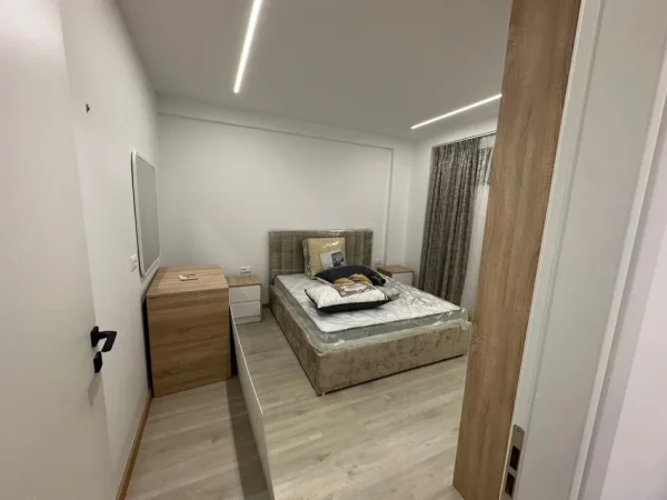 Tirane, jepet me qera apartament 1+1 Kati 1, 65 m² 650 € (Zogu i Zi)