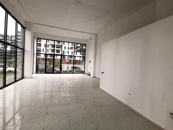Tirane, jepet me qera ambjent biznesi Kati 0, 110 m² (Don Bosko, prane Gjykates Administrative Tirane)