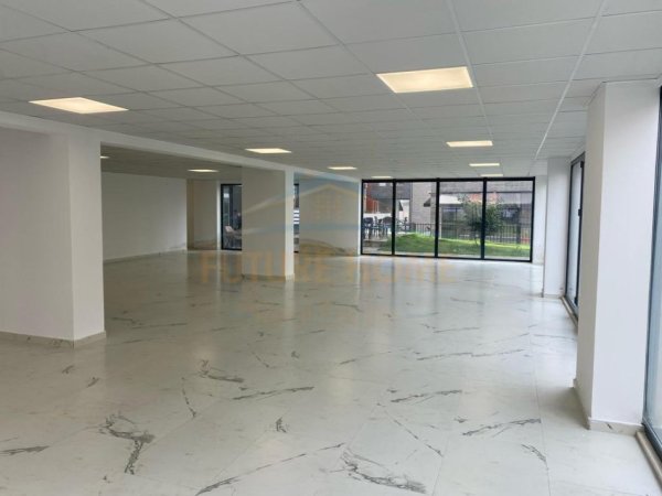 Tirane, jepet me qera ambjent biznesi Kati 0, 1.000 m² 7.000 € (Rruga e Dibres)