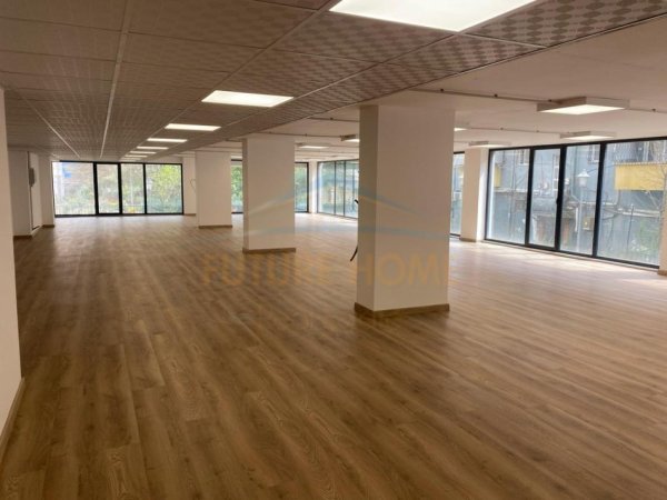 Tirane, jepet me qera ambjent biznesi Kati 0, 1.000 m² 7.000 € (Rruga e Dibres)