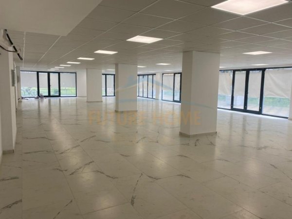Tirane, jepet me qera ambjent biznesi Kati 0, 1.000 m² 7.000 € (Rruga e Dibres)
