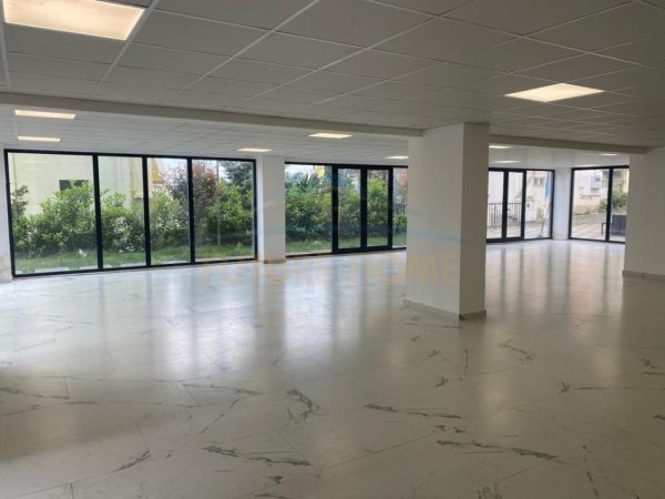 Tirane, jepet me qera ambjent biznesi Kati 0, 1.000 m² 7.000 € (Rruga e Dibres)