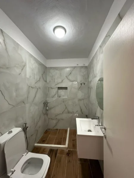 Durres, shitet apartament 2+1+Ballkon Kati 6, 69 m² 86.000 € (Shkembi Kavajes)