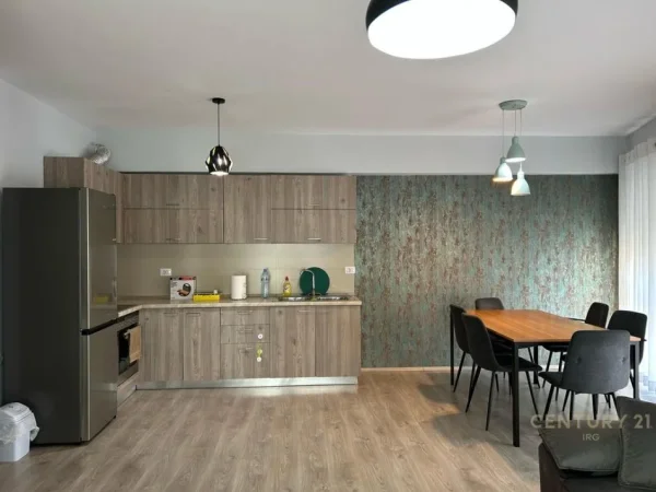 Tirane, jap me qera apartament 2+1+2 , 90 m² 700 € (KOMPLEKSI MAGNET, 21 DHJETORI)
