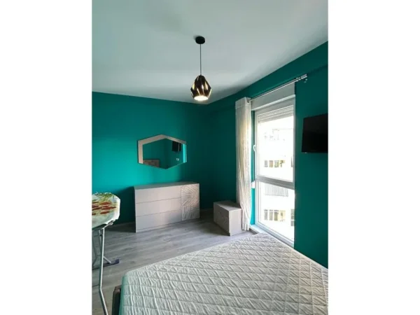 Tirane, jap me qera apartament 2+1+2 , 90 m² 700 € (KOMPLEKSI MAGNET, 21 DHJETORI)