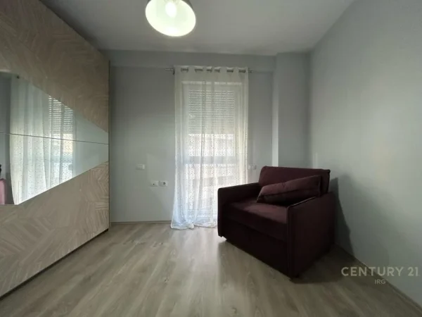 Tirane, jap me qera apartament 2+1+2 , 90 m² 700 € (KOMPLEKSI MAGNET, 21 DHJETORI)