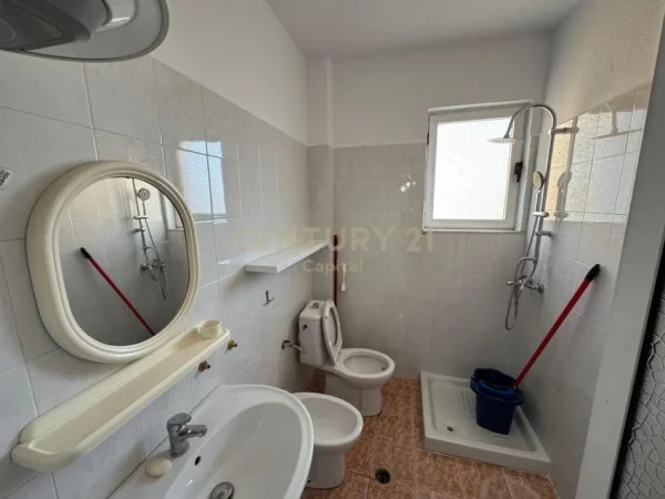 Tirane, shes apartament 1+1+Ballkon , 76 m² 182.000 € (Komuna e Parisit)