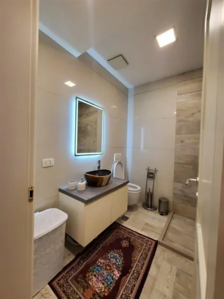 Tirane, jepet me qera apartament 2+1+Ballkon Kati 4, 130 m² 1.150 € (Kompleksi Deliorgji)