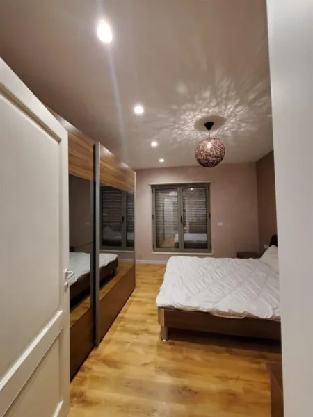 Tirane, jepet me qera apartament 2+1+Ballkon Kati 4, 130 m² 1.150 € (Kompleksi Deliorgji)