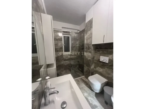 Tirane, jap me qera apartament 1+1 , 71 m² 450 € (Selite)