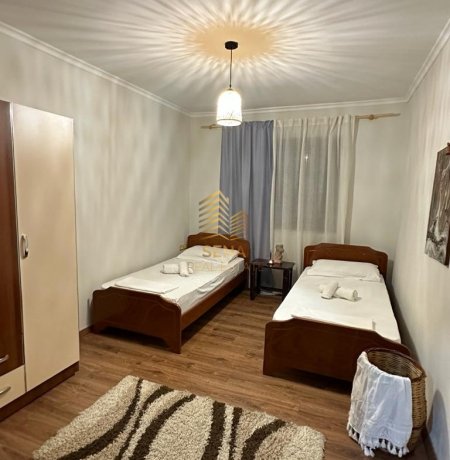 Tirane, jepet me qera apartament 2+1 Kati 1, 100 m² 550 € (Rruga Karl Gega)
