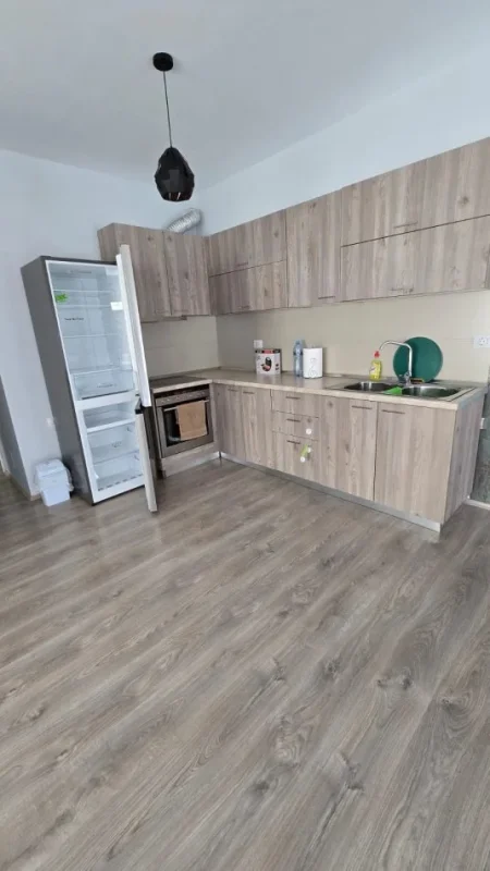 Tirane, jepet me qera apartament 2+1+Aneks+Ballkon Kati 5, 90 m² 650 € (kompleksi magnet)