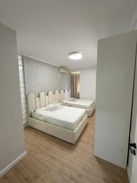 Tirane, jepet me qera apartament 2+1+Aneks+Ballkon Kati 2, 107 m² 1.000 € (don bosko)