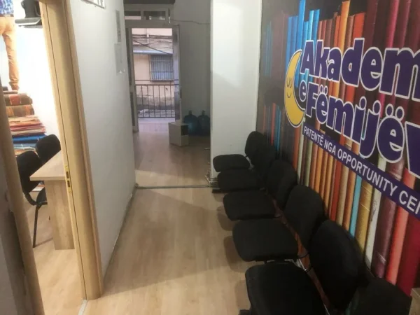 Tirane, shitet zyre Kati 0, 98 m² 210.000 € 