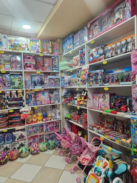 Tirane, shitet dyqan Kati -1, 16 m² 