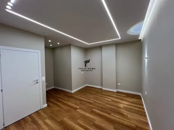 Tirane, shitet apartament 1+1+Ballkon Kati 4, 61 m² 135.000 € (RRUGA E KAVAJES )