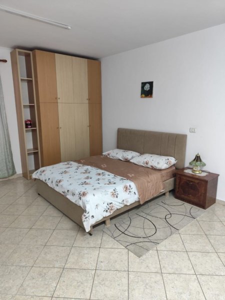 Tirane, jepet me qera apartament 2+1+Aneks Kati 1, 90 m² 600 € (rruga e kavajes)