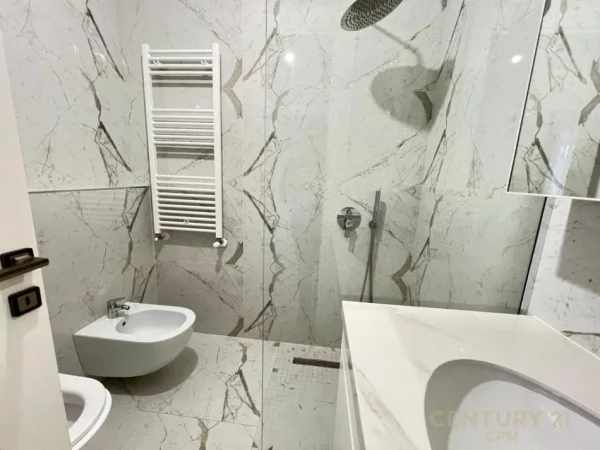Tirane, jap me qera apartament 3+1+2+POST PARKIMI , 145 m² 1.100 € (KOPESHTI BOTANIK)