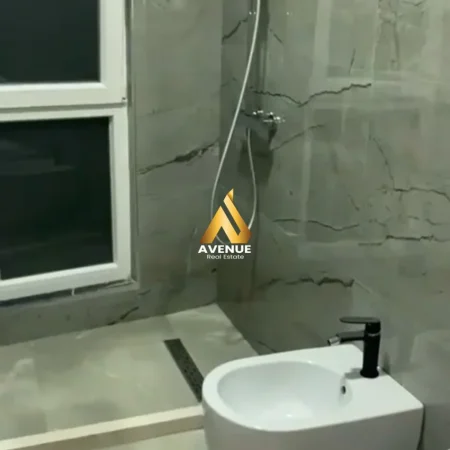 Tirane, jepet me qera apartament 1+1+Ballkon Kati 3, 65 m² 600 € (myslym shyri)