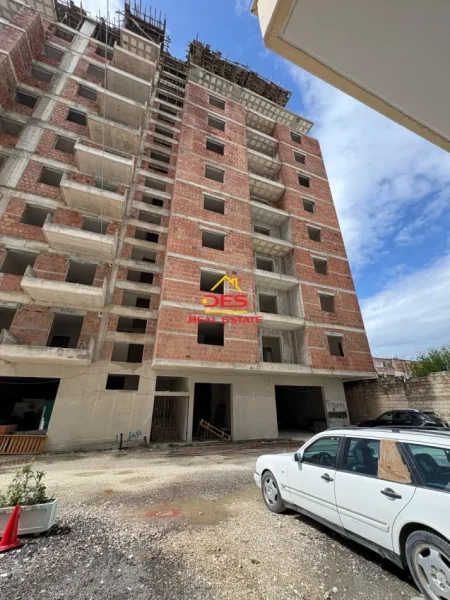 Vlore, shitet apartament 2+1+Ballkon Kati 10, 103 m² 113.000 € (Rruga Gjergj Kastrioti)