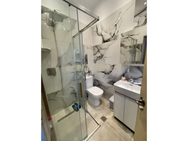 Tirane, jepet me qera apartament 2+1 Kati 3, 100 m² 600 € (E kavajes)