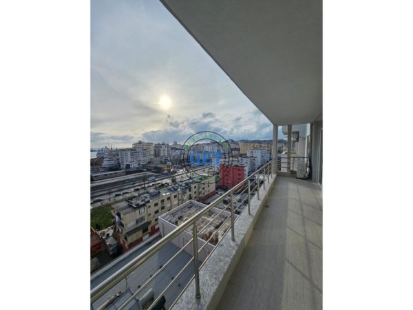 Durres, jepet me qera apartament 2+1 Kati 10, 100 m² 600 € 