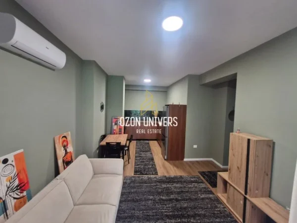 Tirane, jepet me qera apartament 1+1 Kati 1, 65 m² 400 € (Ali Demi)