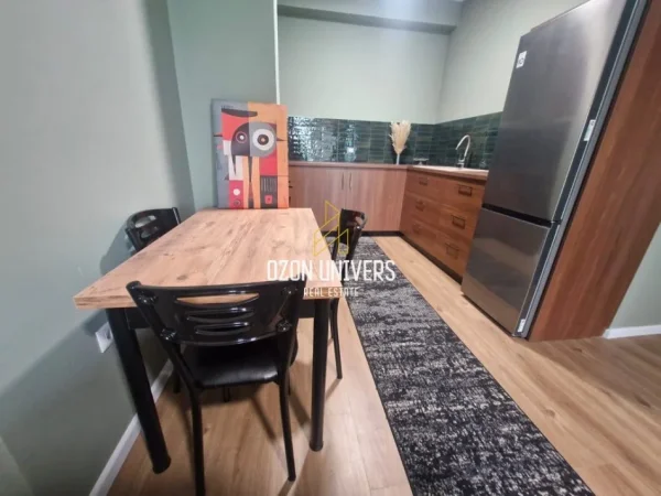 Tirane, jepet me qera apartament 1+1 Kati 1, 65 m² 400 € (Ali Demi)