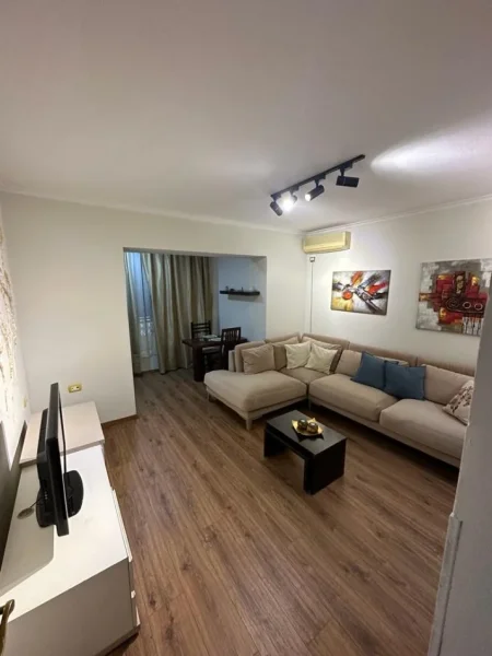 Tirane, jepet me qera apartament 2+1 Kati 1, 90 m² 550 € (Stacioni i Trenit)