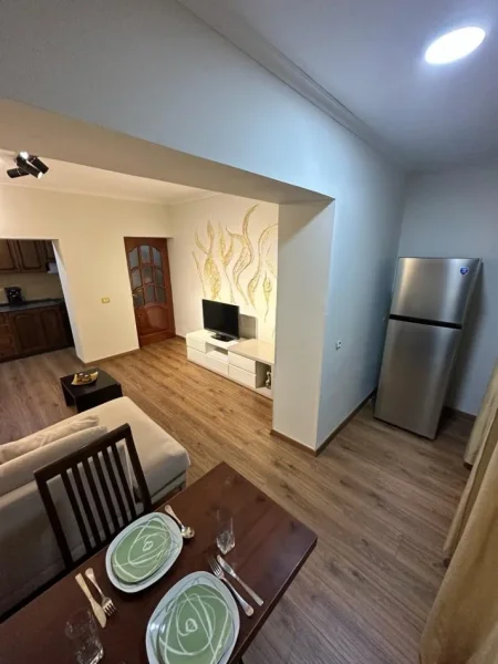 Tirane, jepet me qera apartament 2+1 Kati 1, 90 m² 550 € (Stacioni i Trenit)