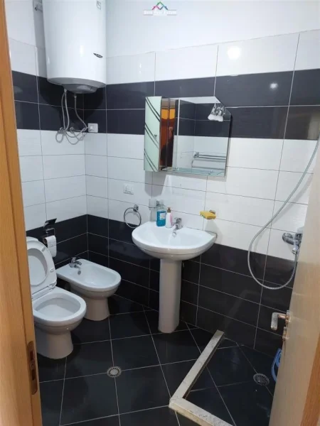 Tirane, jap me qera apartament 1+1+Ballkon Kati 7, 70 m² 380 € (ASTIR)
