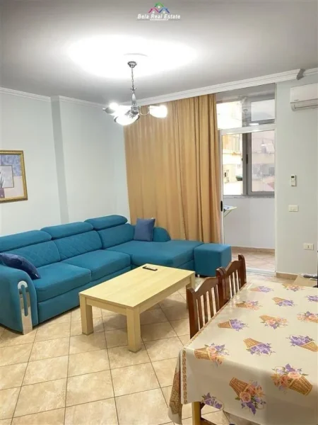 Tirane, jepet me qera apartament 1+1+Ballkon Kati 4, 65 m² 550 € (KOMUNA E PARISIT)