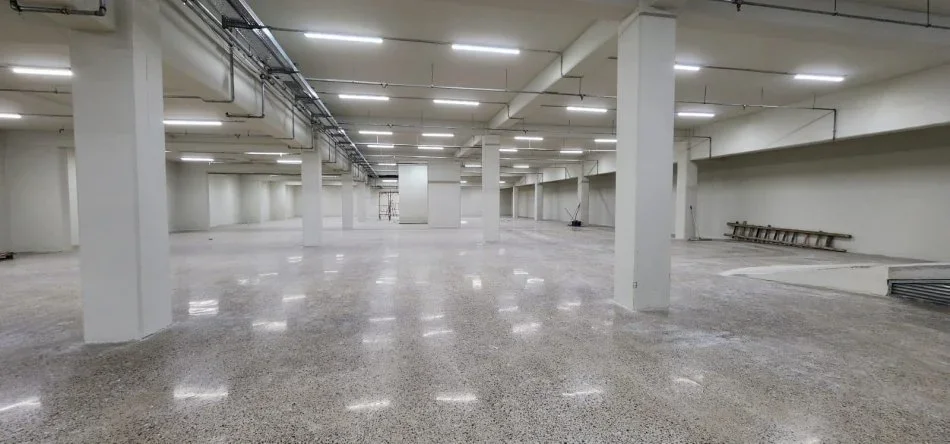 Tirane, jepet me qera magazine Kati 0, 3.600 m² 15.000 € (mezez)